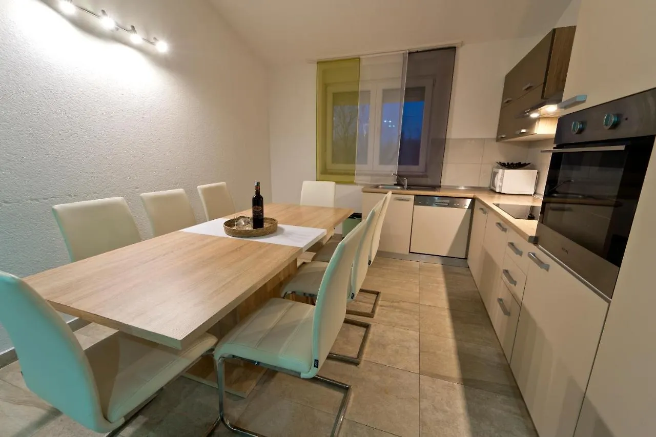 Villa Luka With Private Pool Near Pula